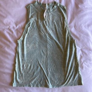 Lululemon on the move muscle tee